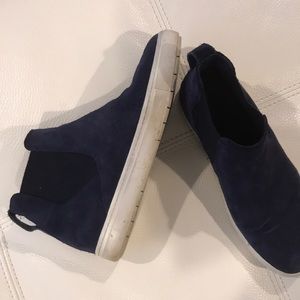 Vince Navy Sneakers